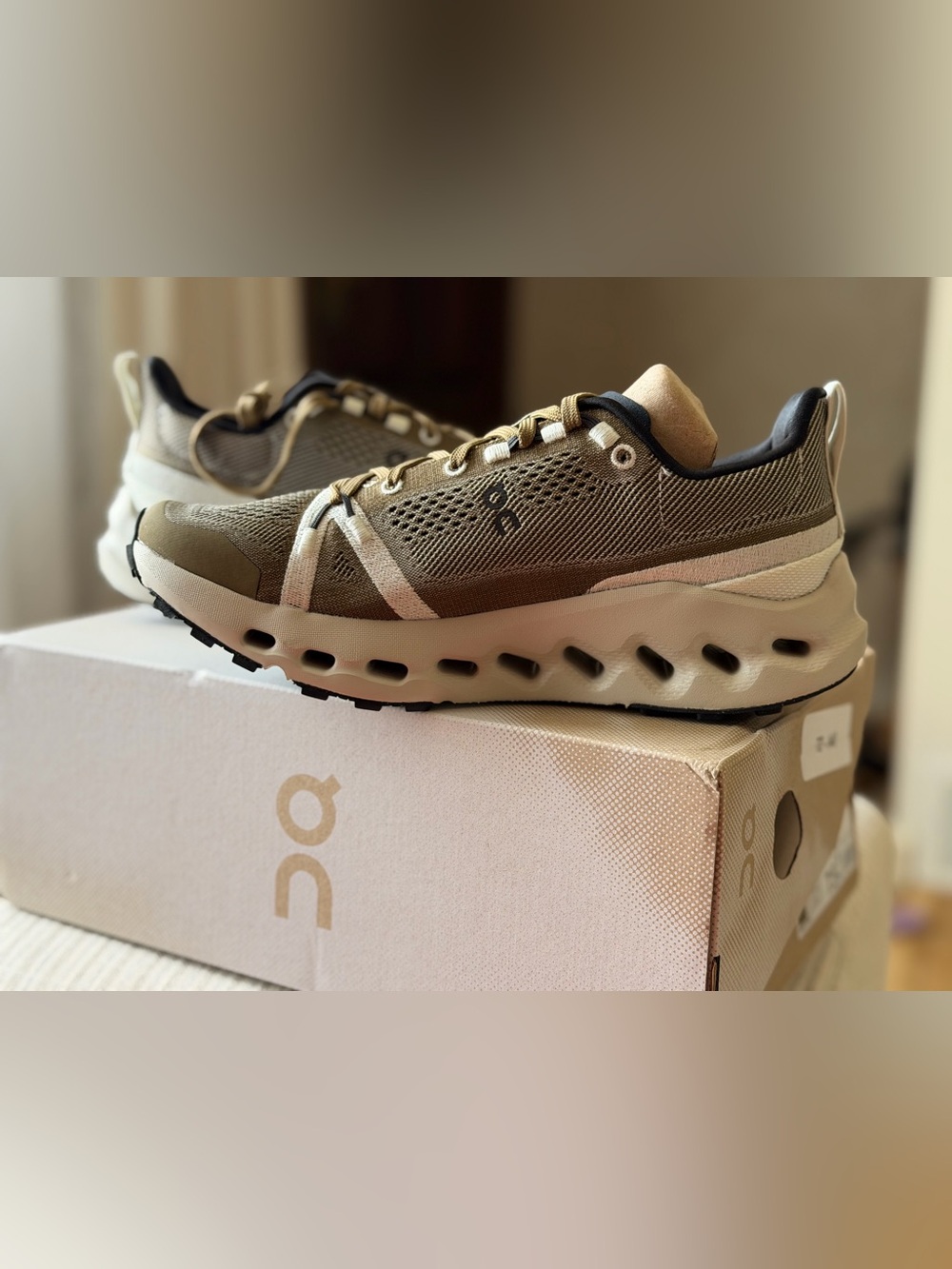 Women’s On Cloud cloudsurfer trail size 7.5 BNIB